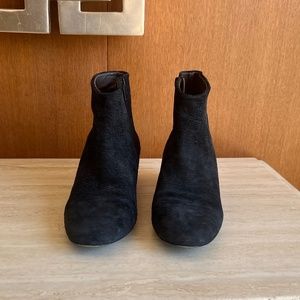 Beautiful Coclico suede Cisco bootie